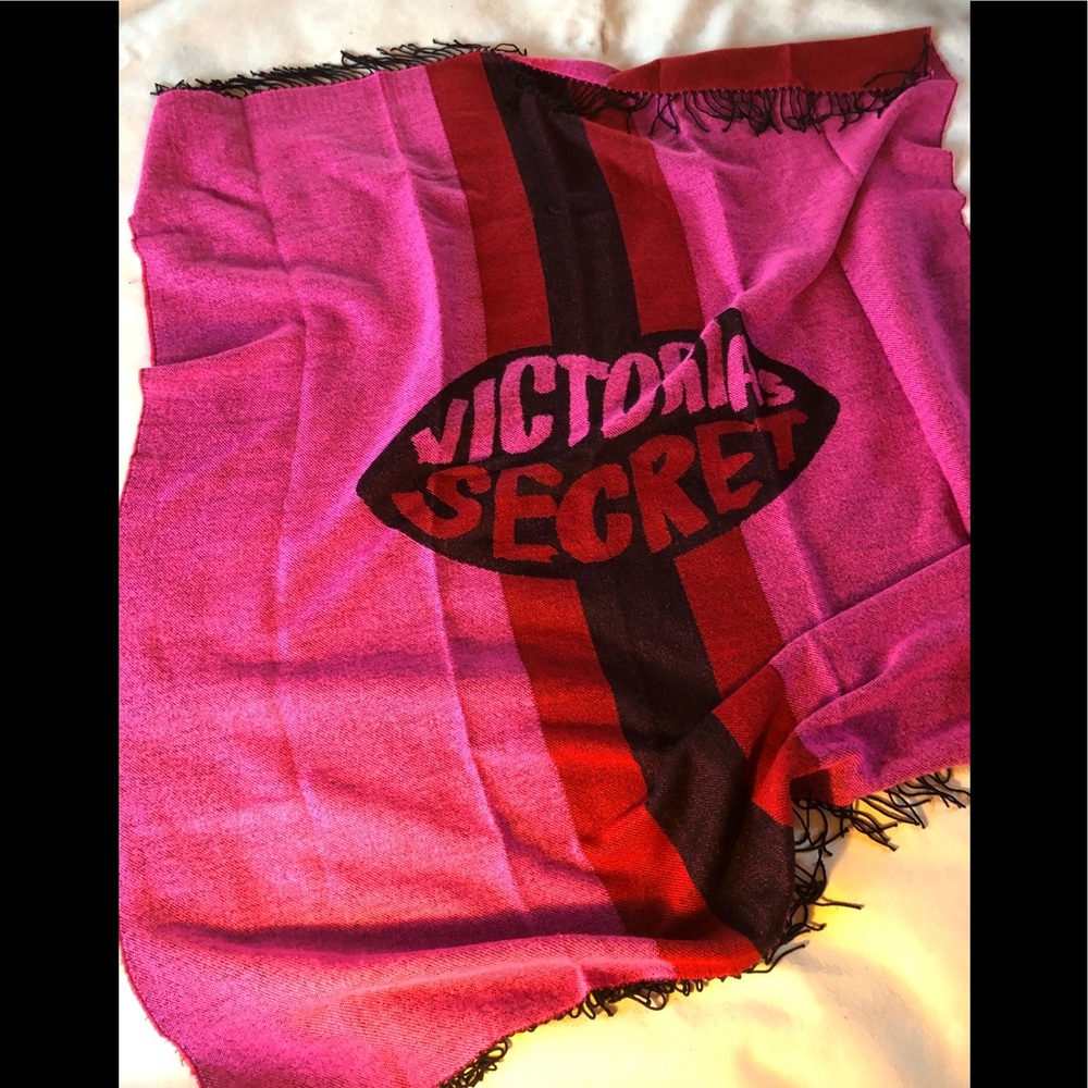 Gorgeous Victoria’s Secret Throw! 💋 💋 💋